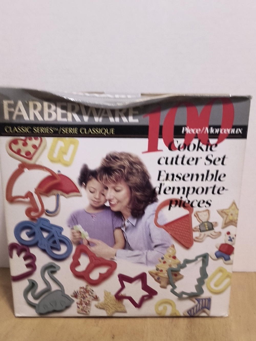 Farberware Multicolor Cookie Cutter Set  Vintage B5
